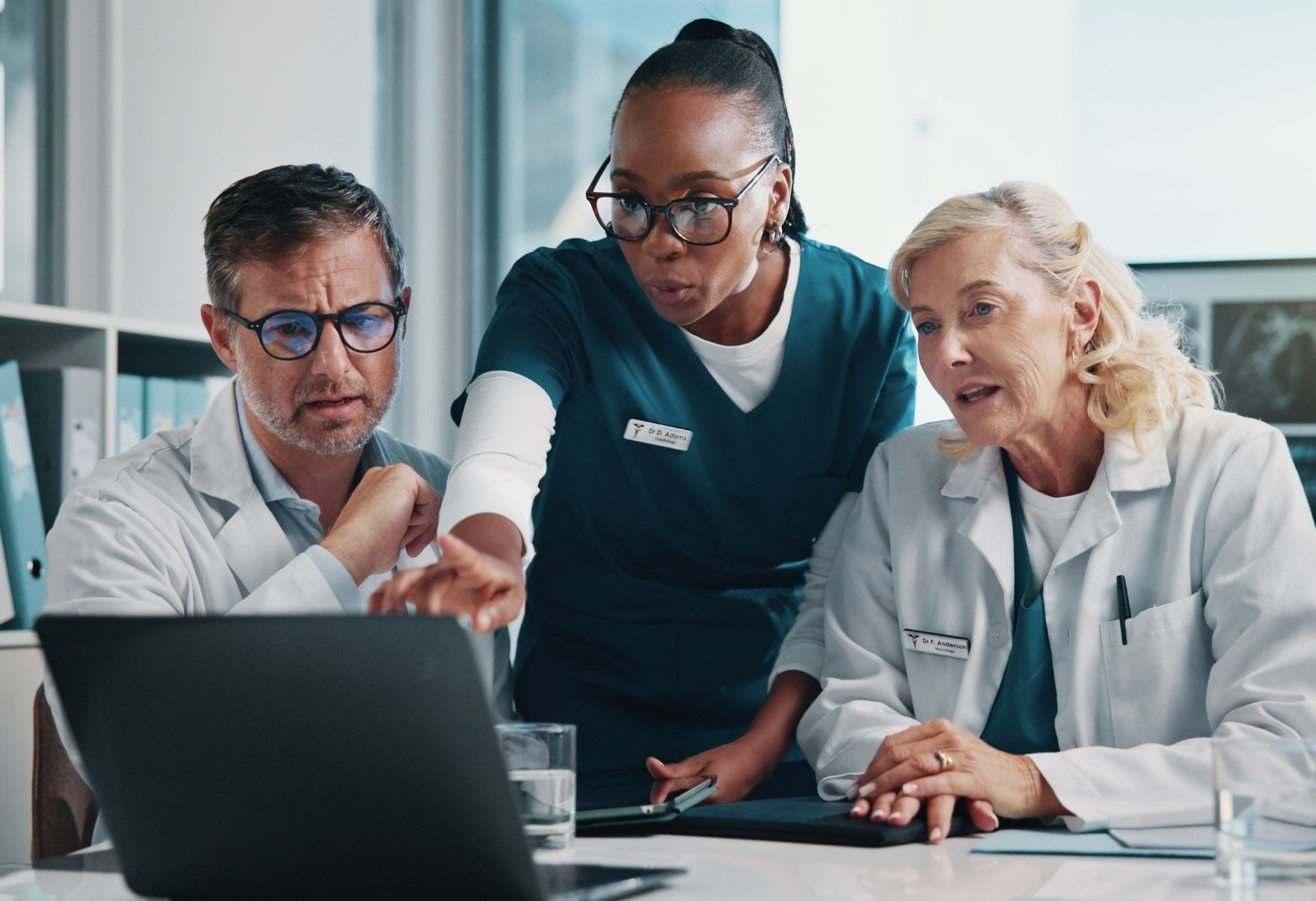Attaché de recherche clinique 2